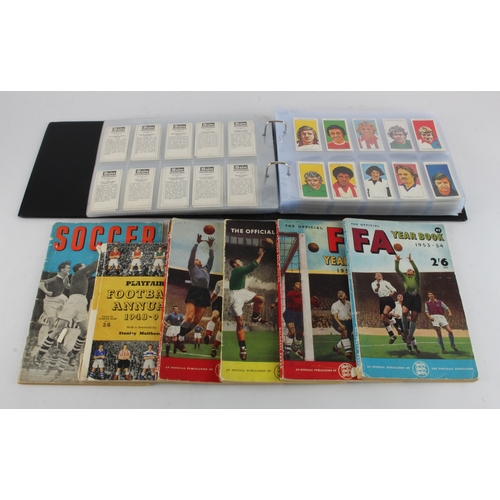 634 - Sun Soccercards 1979 half a set, plus some 1948/54 FA Yearbooks etc  (Qty)