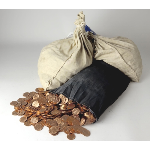 1008 - GB Predecimal: £20 (or approx. £20) face of 1967 Halfpennies in four bank bags.