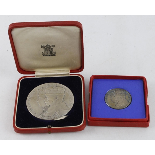 1154 - British Commemorative Medals (2): George V Jubilee 1935, official Royal Mint large and small silver ... 