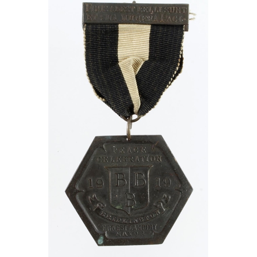 586 - Bridlington a WW1 Tribute medal, given in the name of Mayor Ernest Lambert, Peace Celebrations 1919,... 