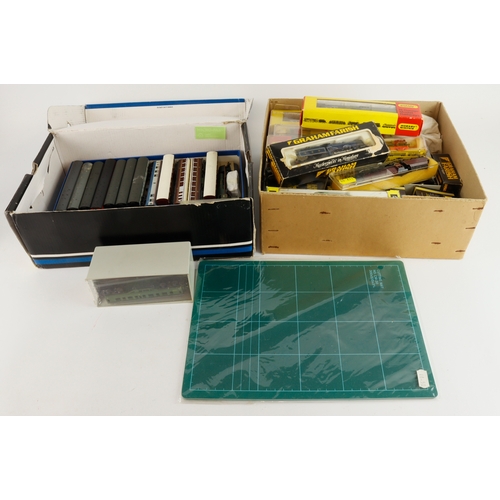 246 - N Gauge. A collection of various N gauge model railway, including locomotives, coaches, wagons, trac... 
