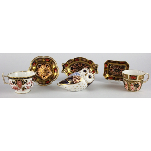 330 - Royal Crown Derby. Six pieces of Royal Crown Derby, comprising tea cup & saucer, another tea cup, tw... 