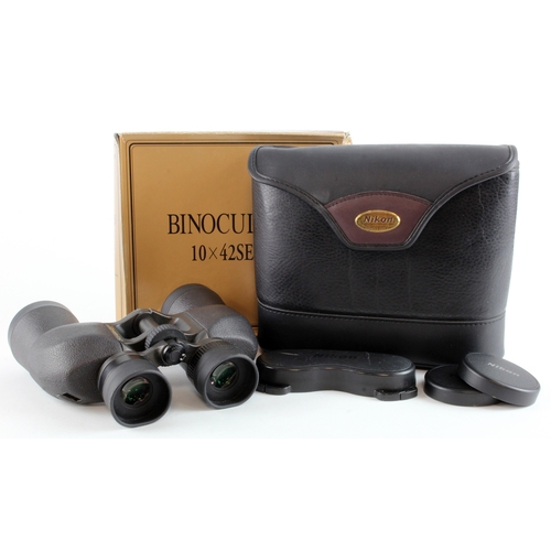 424 - Nikon 10 x 42 SE (superior edition) CF binoculars, boxed with Nikon case, strap, rain guard & caps