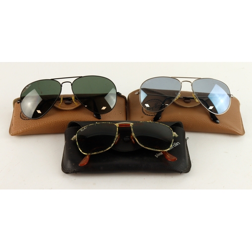 505 - Ray Ban. Two pairs of original aviator sunglasses by Luxottica. Complete with cases and folded pamph... 