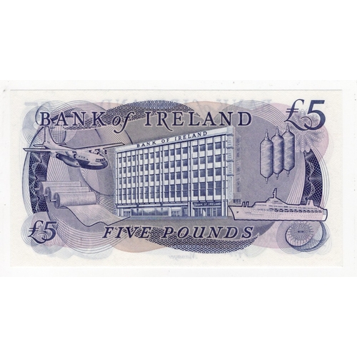 290 - Northern Ireland, Bank of Ireland 5 Pounds issued 1980's (1985), signed D.J. Harrison, serial U40057... 