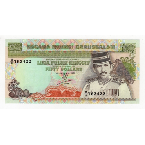 515 - Brunei 50 Ringgit dated 1995, serial B/8 763422 (BNB B116e, Pick16a) Uncirculated