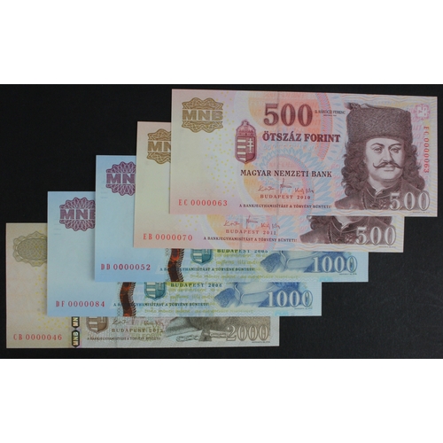 612 - Hungary (5), a good group with VERY LOW serial numbers, 2000 Forint dated 2013 serial CB0000046, 100... 