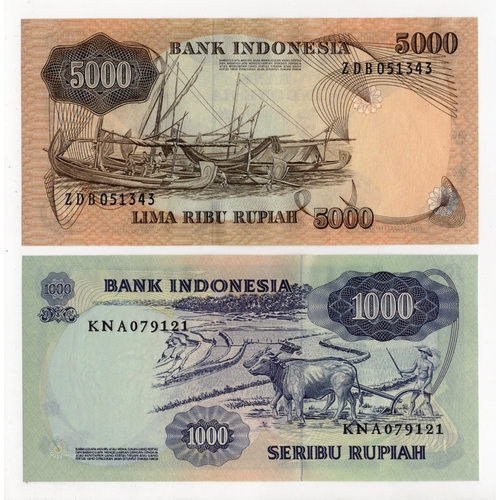 642 - Indonesia (2), 5000 Rupiah and 1000 Rupiah dated 1975, serial ZDB 051343 and KNA 079121 (BNB B573a &... 