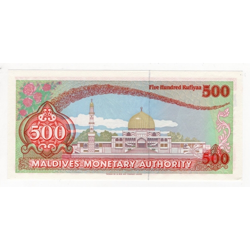 720 - Maldives 500 Rufiyaa dated 1990, serial C101735 (BNB B209a, Pick17) tiny corner dent, otherwise Unci... 