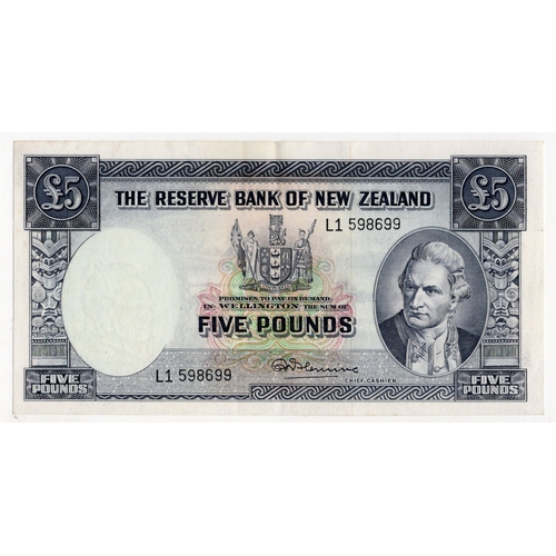 760 - New Zealand 5 Pounds issued 1960 - 1967, with security thread, signed Fleming, serial L1 598699 (BNB... 