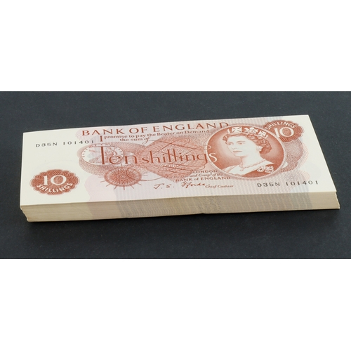 78 - Fforde 10 Shillings (B310) issued 1967 (100), a bundle of consecutively numbered notes, serial D35N ... 