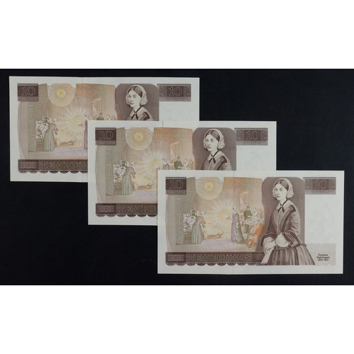 83 - Gill 10 Pounds (B354) issued 1988 (3), a consecutively numbered run, serial HX51 575692 - HX51 57569... 