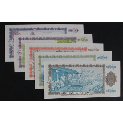 868 - Tonga (5), 1/2 Pa'Anga, 1 Pa'Anga, 2 Pa'Anga, 5 Pa'Anga, 10 Pa'Anga, the first dated 1982, the rest ... 