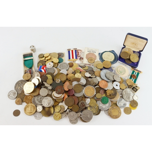 1043 - Tokens, medallions, counters, forgeries etc, a large quantity (base metal) in a stacker box.