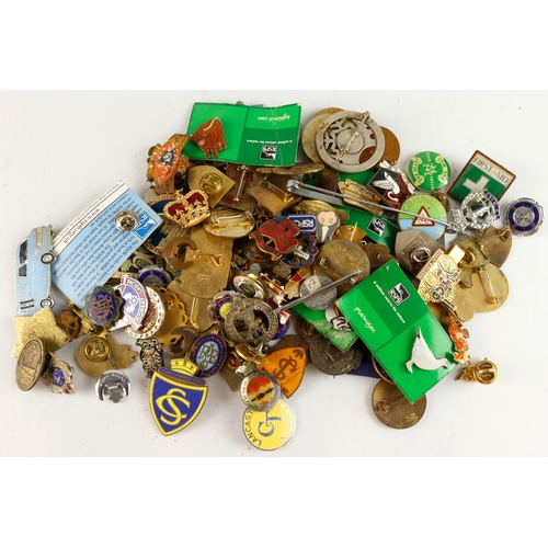 930 - Large lot  of mostly enamel badges (one hundred and fifteen approx.) different ages, Butlins and Gir... 