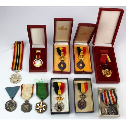 941 - Medals - World military and civil awards (24).