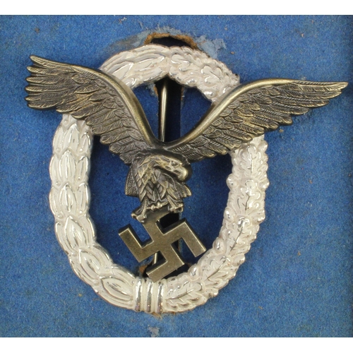 1164 - German WW2 Luftwaffe Pilots badge in its original case, badge maker marked 'GWL'.