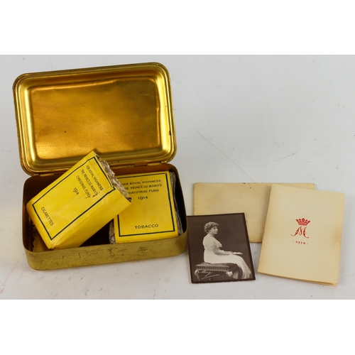 139 - 1914 Princess Mary brass gift tin with full set of cigarettes and unopened packet of tobacco with 19... 