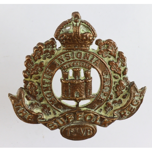 162 - Badge a Suffolk 1st Volunteer Battalion Kings crown cap badge, cast?