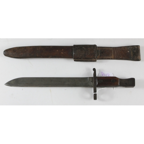 31 - Canadian WW1 Ross Rifle bayonet MkI in its leather scabbard with integral frog. Scabbard leather mar... 