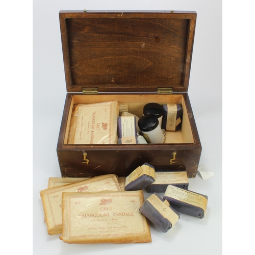 462 - WW2 ARP wardens first aid set all complete in its wood box in lovely condition.