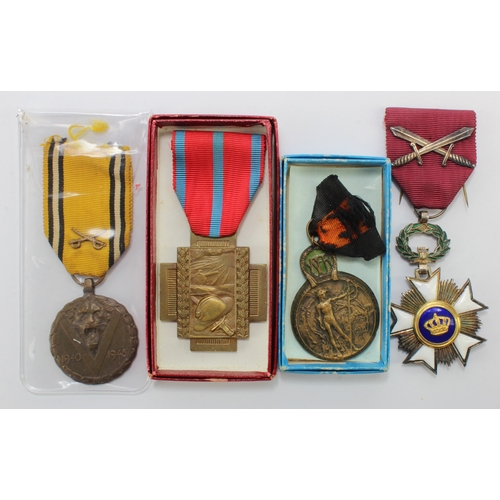 540 - Belgium WW1 and WW2 medals including Order of the Crown, Croix de Guerre, Yser medal etc.  Some in b... 