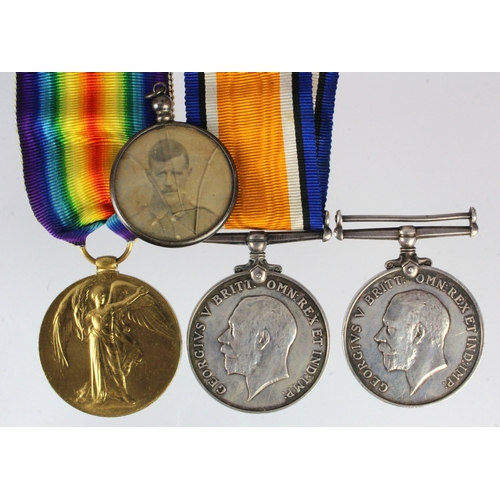 579 - BWM & Victory Medal (4428S.D. W M Lownie L.D.H. RNR) born Gourdon, Kincardineshire.  And Royal Naval... 