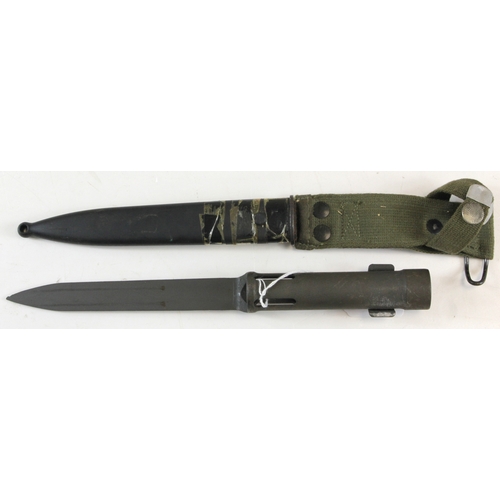 7 - Bayonet for the F.A.L.Rifle vented, tubular grip, blade 17cm, in its steel scabbard with integral fr... 