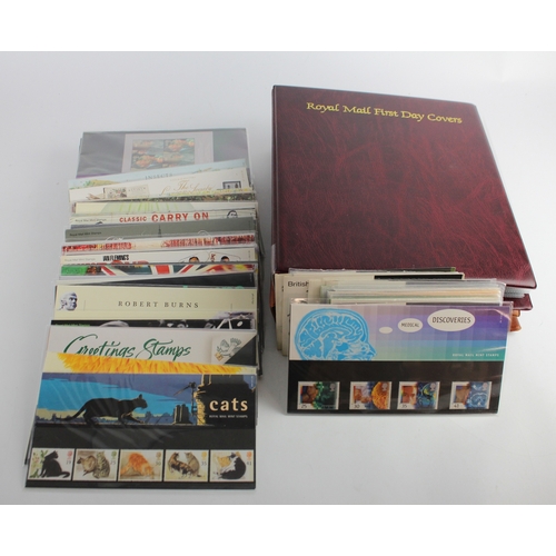 105 - GB - Presentation Packs (approx 181) from 1960's Post Office Tower to 2008. Three albums and loose i... 