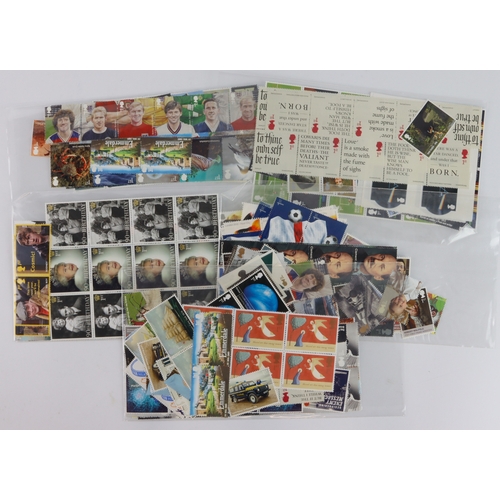 61 - GB - approx 500x UM 1st Class NVI Commemoratives, FV £675