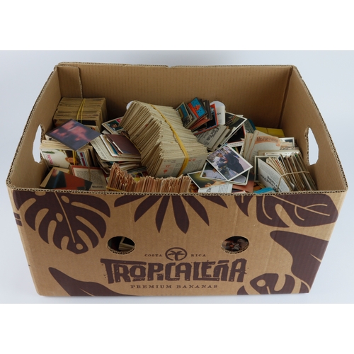 611 - Large crate containing quantity of Gum & other trading cards (good A & BC noted) mixed condition, so... 