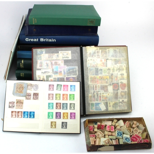 95 - GB - large crate with many albums / stockbooks plus loose material. The Windsor album little before ... 