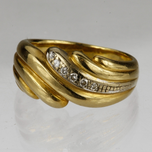 271 - 18ct yellow gold ribbed band ring set with six graduated round diamonds totalling approx. 0.06ct, fi... 