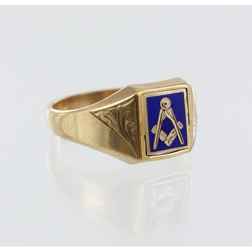 62 - 9ct yellow gold swivel head blue enamel Masonic signet ring, finger size S, weight 4.1g