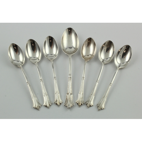 625 - Set of six silver Onslow pattern coffee spoons, hallmarked London 1933, plus one silver Onslow patte... 