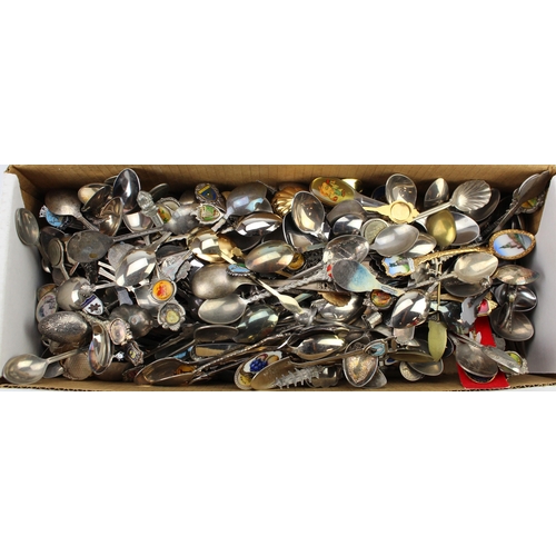 640 - Souvenir Teaspoons. A large quantity of silver plated souvenir teaspoons