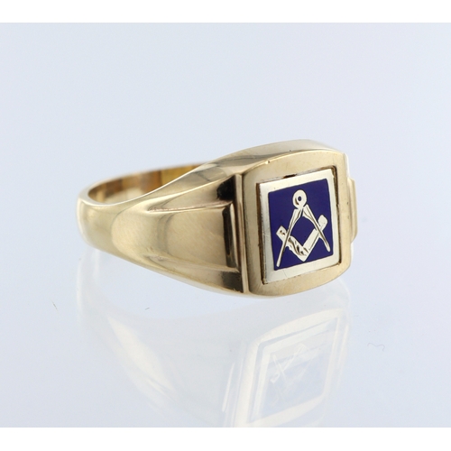 71 - 9ct yellow gold Masonic reversible head signet ring, finger size V, weight 7.1g