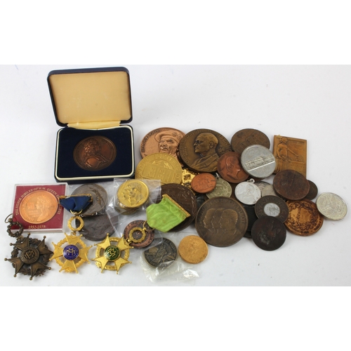 1047 - World commemorative, prize and military-related medals (39) 18th-20thC, noted: 2x large bronze medal... 