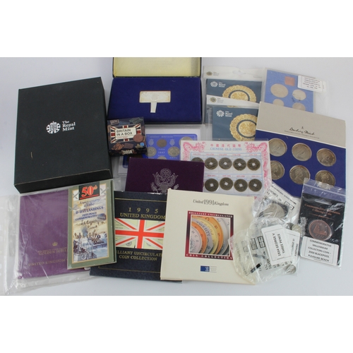 578 - GB & World coins, commemoratives and sets, mixed lot including 2008 'Shield of Arms' proof set, a Da... 