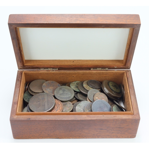 613 - GB copper coins and tokens, 17th-19thC assortment in a wooden box.