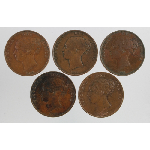 684 - GB Pennies (5) Queen Victoria large copper: 1841 OT no colon after REG nVF knocks, 1853 OT GF verdig... 