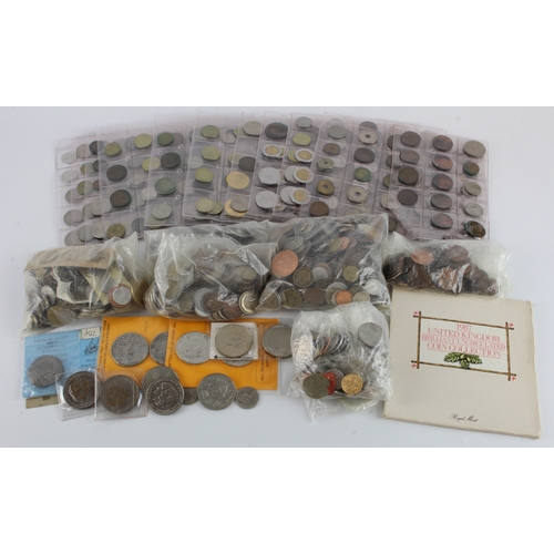 833 - World Coins: Box of mixed world coins including album sheets, over 6KG.