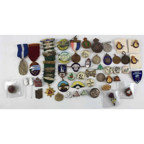 852 - Badges & Medals (46) 20thC including interesting pieces such as: French '75' field gun artillery 