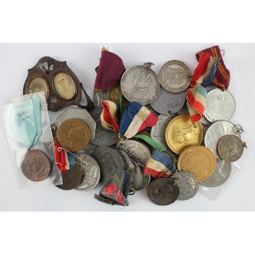 895 - British Commemorative Medals (36) most if not all base metal, 19th-20thC Jubilees and Coronations in... 