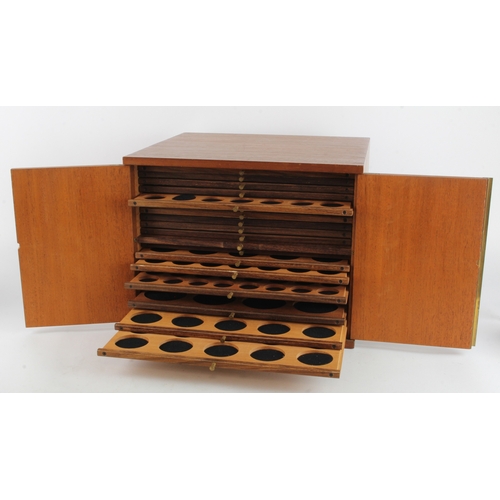 924 - Coin Cabinet: High quality mahogany coin cabinet by Swann: 32.7cm wide, 25.7cm tall, 30.5cm deep. 20... 