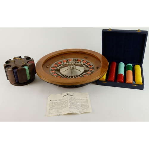 431 - French JAL roulette wheel, total diameter 42cm approx., together with a collection of poker chips co... 