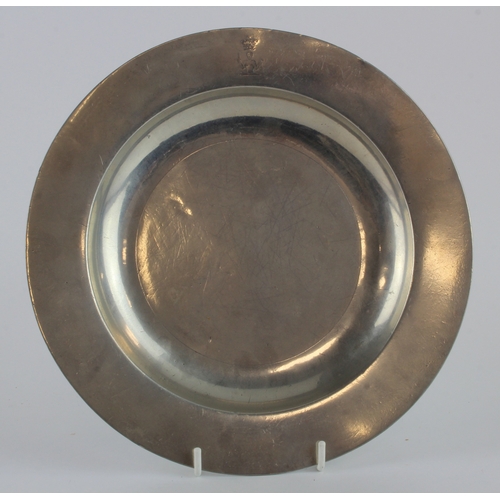 451 - Pewter plate by Robert Whyte, with armorial to rim, makers mark to reverse, diameter 25cm approx.