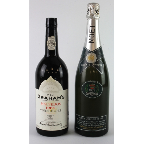 477 - Alcohol. Two bottles, comprising 'Moet & Chandon Silver Jubilee Cuvee, 1977' & 'Grahams Malvedos 198... 