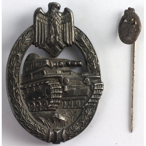 1027 - German Tank Battle War badge in silver with matching stick pin.