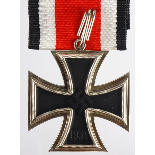 1049 - German WW1 Iron Cross 1st class private purchase solid construction example.